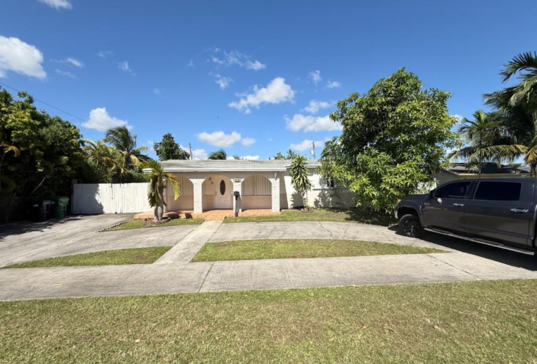 11515 SW 138th Ter, Miami, FL 33176