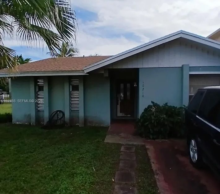 10210 SW 175th St, Miami, FL 33157