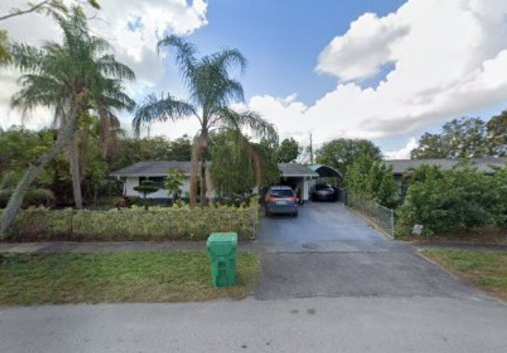 4560 Nw 25th Pl, Lauderhill, Fl 33313