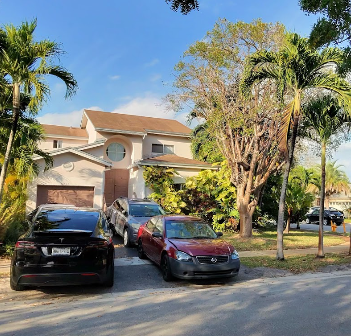 8741 Sw 10th Street, Pembroke Pines, Fl 33025