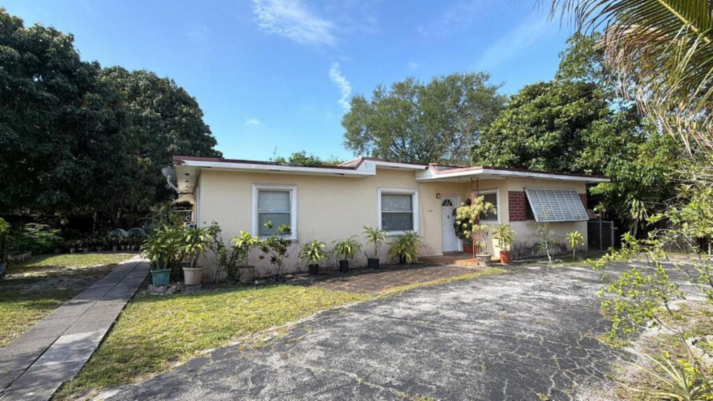1120 Nw 143rd St, Miami, Fl 33168