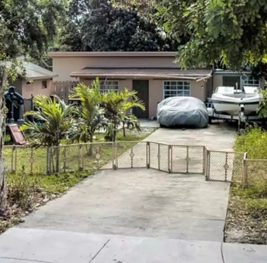 6034 Fillmore St, Hollywood, Fl 33024