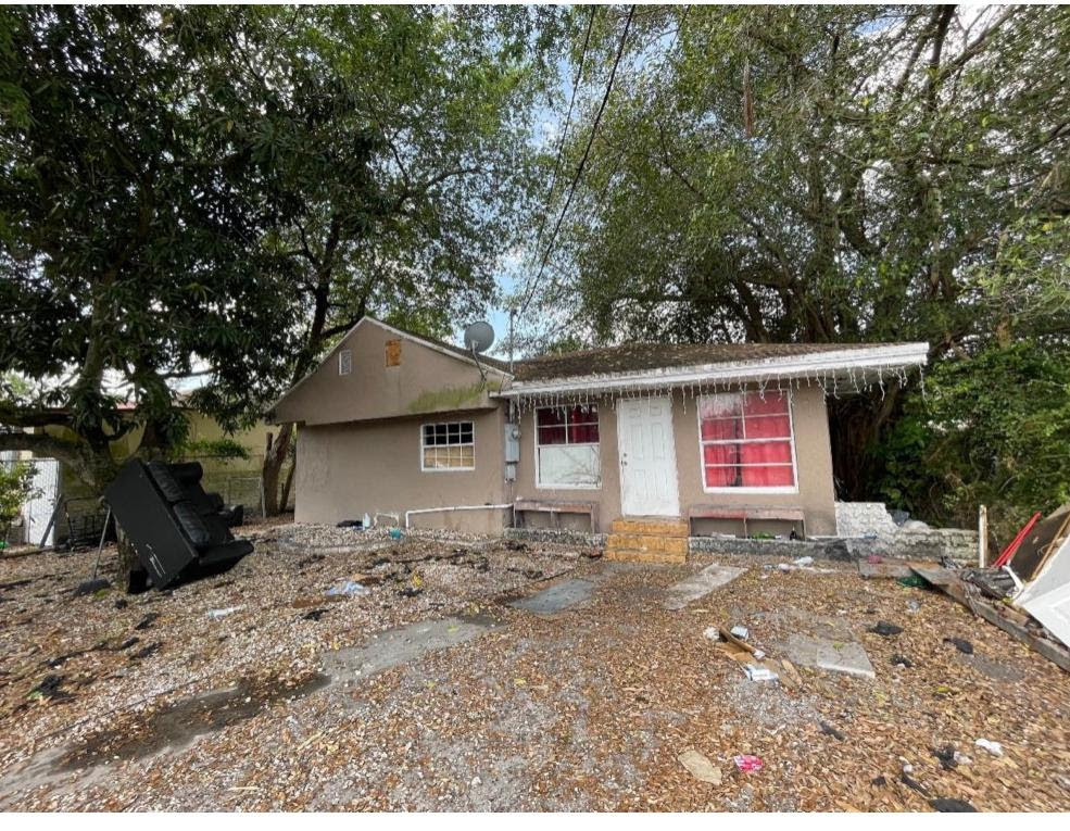 8818 Nw 22nd Place, Miami, Fl 33147