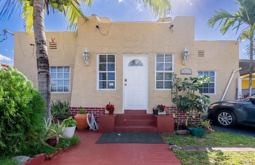 1866 Nw 4th St, Miami, Fl 33125