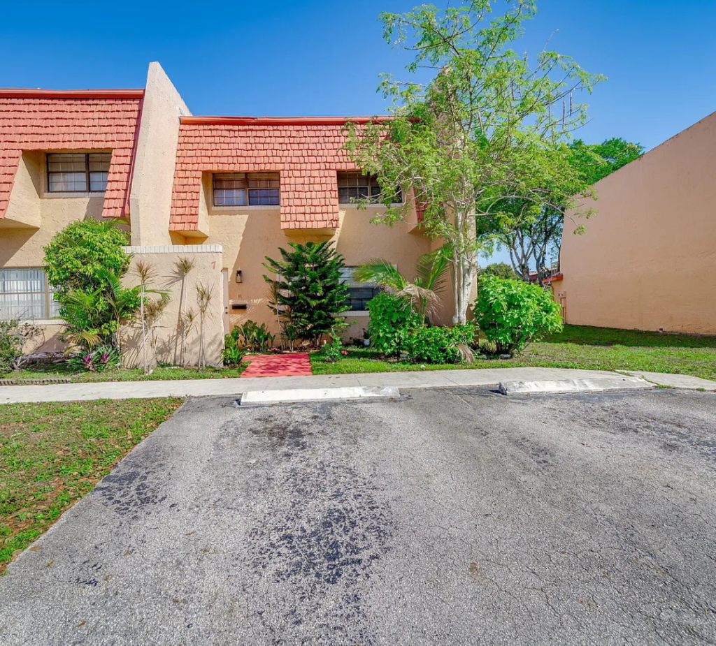 7 Ann Lee Lane, Tamarac, Fl 33319