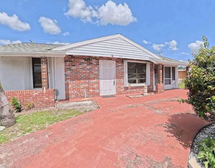 372 Nw Airoso Blvd, Port Saint Lucie, Fl 34983
