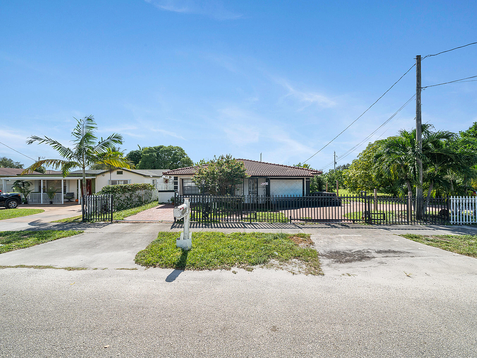 5720 Flagler St, Hollywood, FL 33023