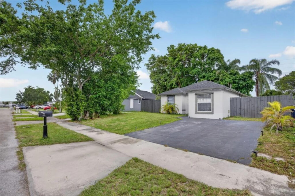 738 SW 7th Ter, Homestead, FL 33034